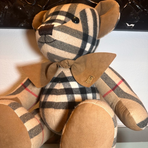 NewBURBERRY Thomas Bear Large Cashmere Item Number 80651931 Regular Price $3,490 - Picture 9 of 13